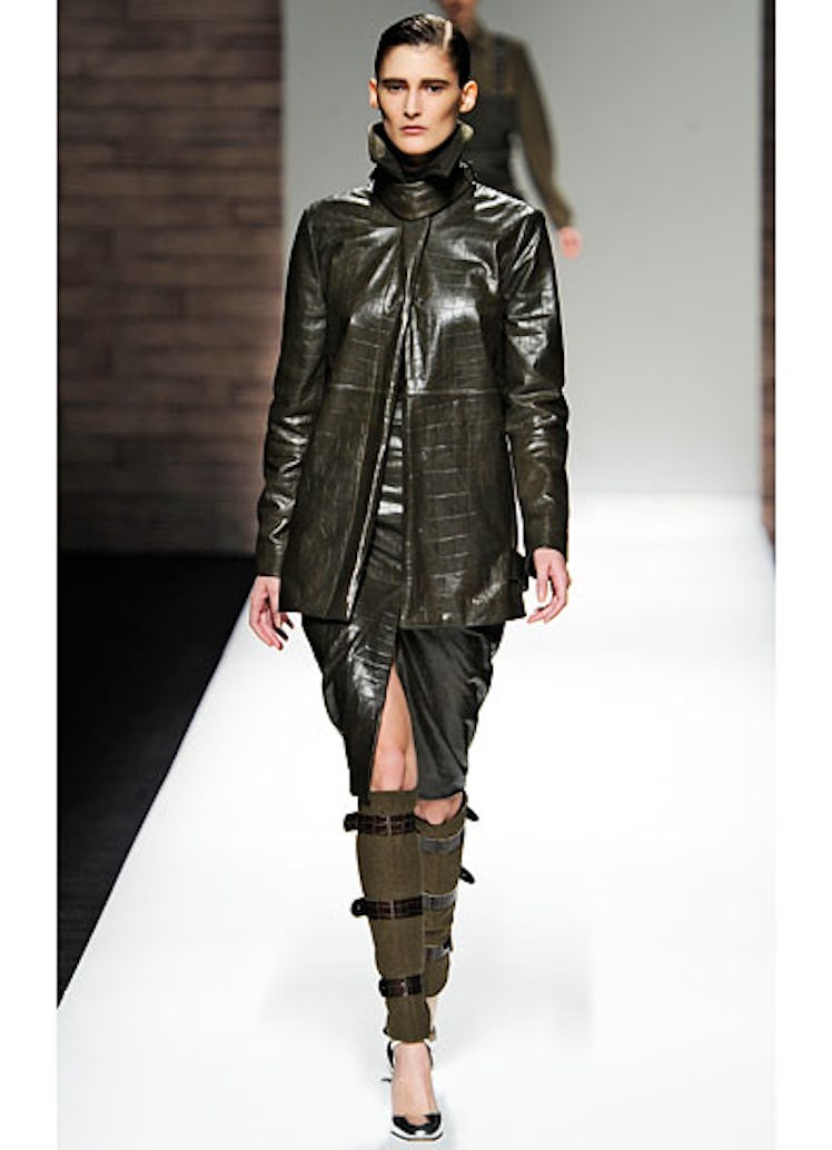 fass-max-mara-fall-2012-runway-03-v.jpg