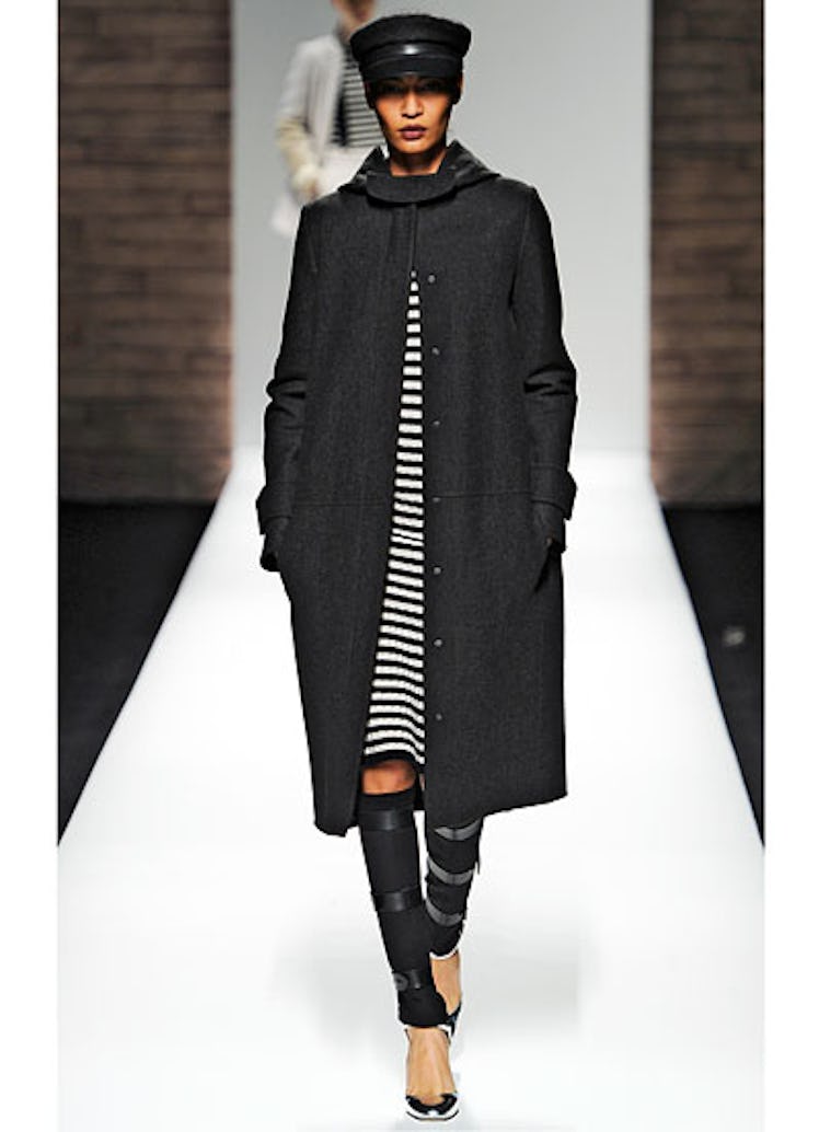 fass-max-mara-fall-2012-runway-09-v.jpg