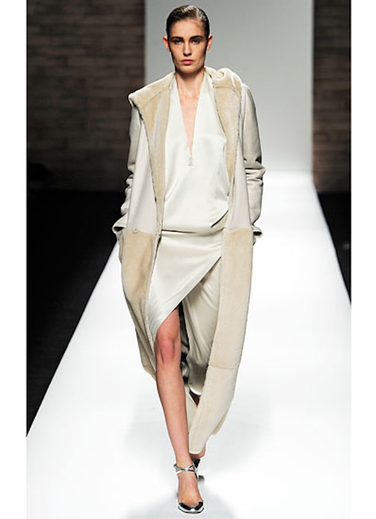 fass-max-mara-fall-2012-runway-43-v.jpg