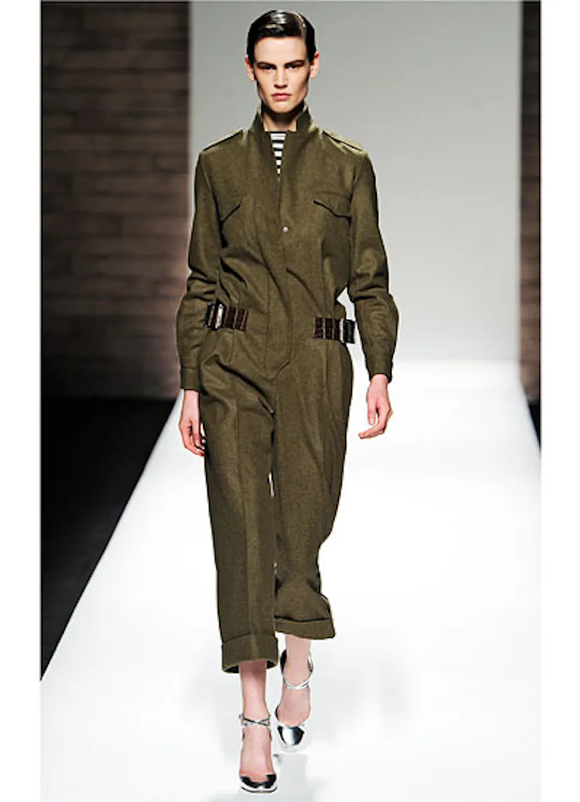 fass-max-mara-fall-2012-runway-01-v.jpg
