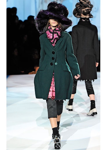 fass-marc-jacobs-fall-2012-runway-03-v.jpg