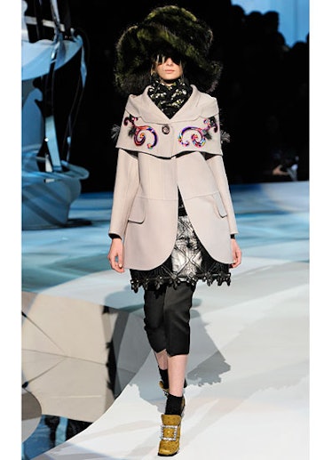 fass-marc-jacobs-fall-2012-runway-08-v.jpg