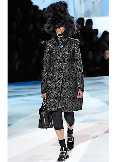 fass-marc-jacobs-fall-2012-runway-16-v.jpg