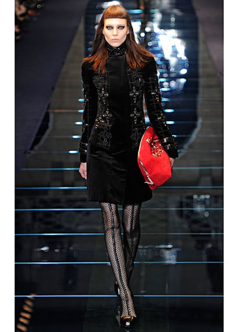 fass-versace-fall-2012-runway-01-v.jpg