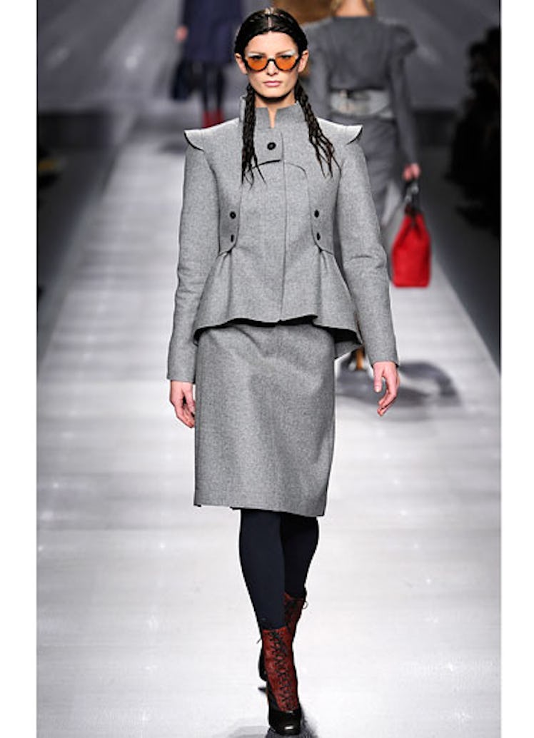 fass-fendi-fall-2012-runway-18-v.jpg