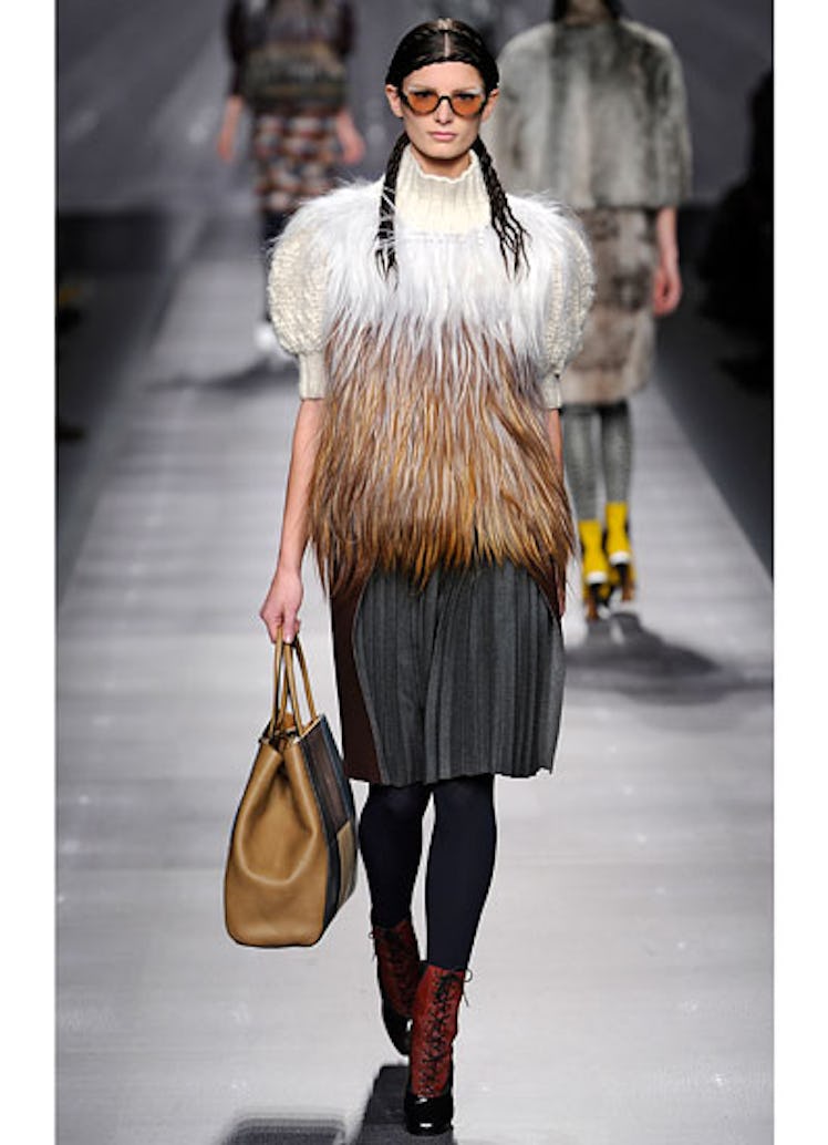 fass-fendi-fall-2012-runway-39-v.jpg