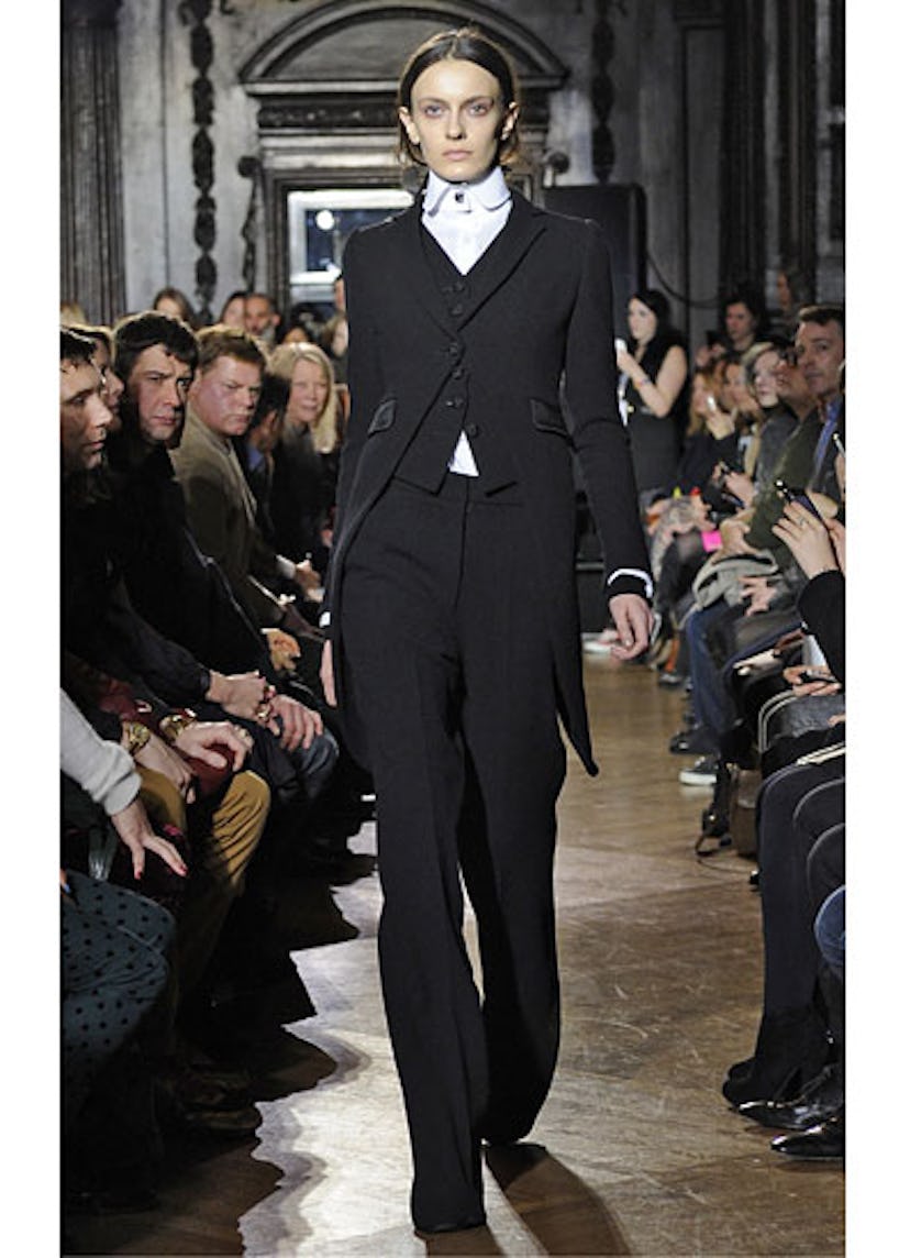 fass-giles-fall-2012-runway-02-v.jpg