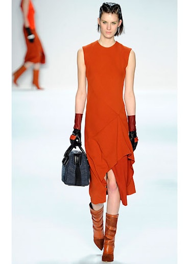 fass-narciso-rodriguez-fall-2012-runway-03-v.jpg