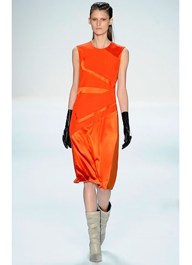 fass-narciso-rodriguez-fall-2012-runway-05-v.jpg