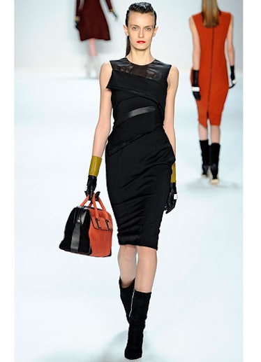 fass-narciso-rodriguez-fall-2012-runway-06-v.jpg