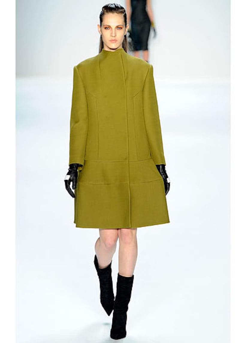 fass-narciso-rodriguez-fall-2012-runway-01-v.jpg