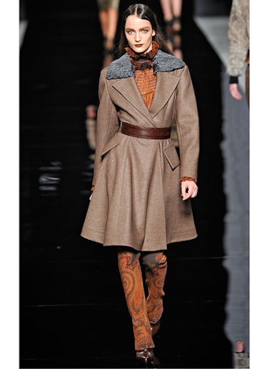 fass-etro-fall-2012-runway-05-v.jpg