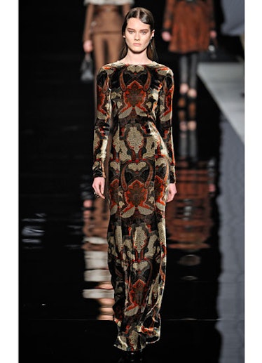 fass-etro-fall-2012-runway-09-v.jpg