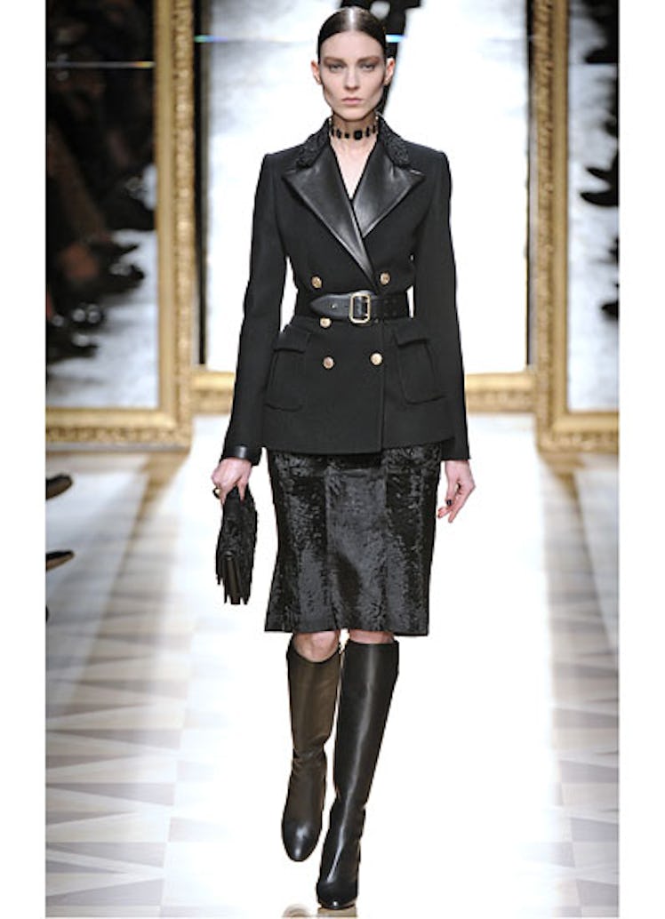 fass-salvatore-ferragamo-fall-2012-runway-02-v.jpg