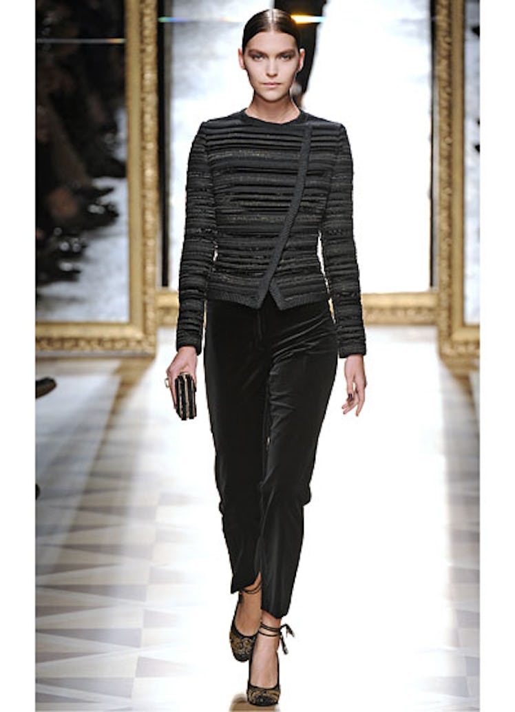 fass-salvatore-ferragamo-fall-2012-runway-05-v.jpg