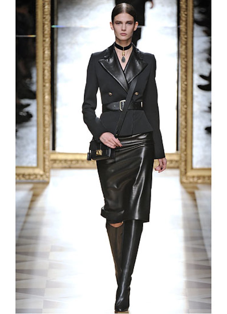 fass-salvatore-ferragamo-fall-2012-runway-04-v.jpg