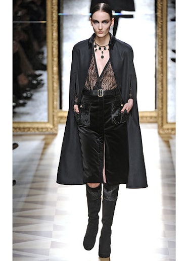 fass-salvatore-ferragamo-fall-2012-runway-06-v.jpg