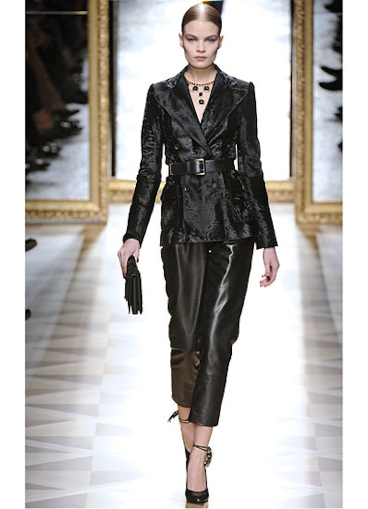 fass-salvatore-ferragamo-fall-2012-runway-12-v.jpg