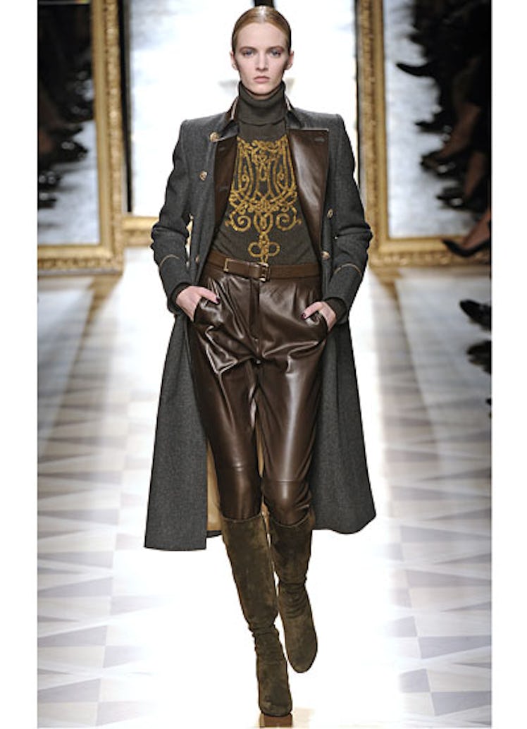 fass-salvatore-ferragamo-fall-2012-runway-23-v.jpg