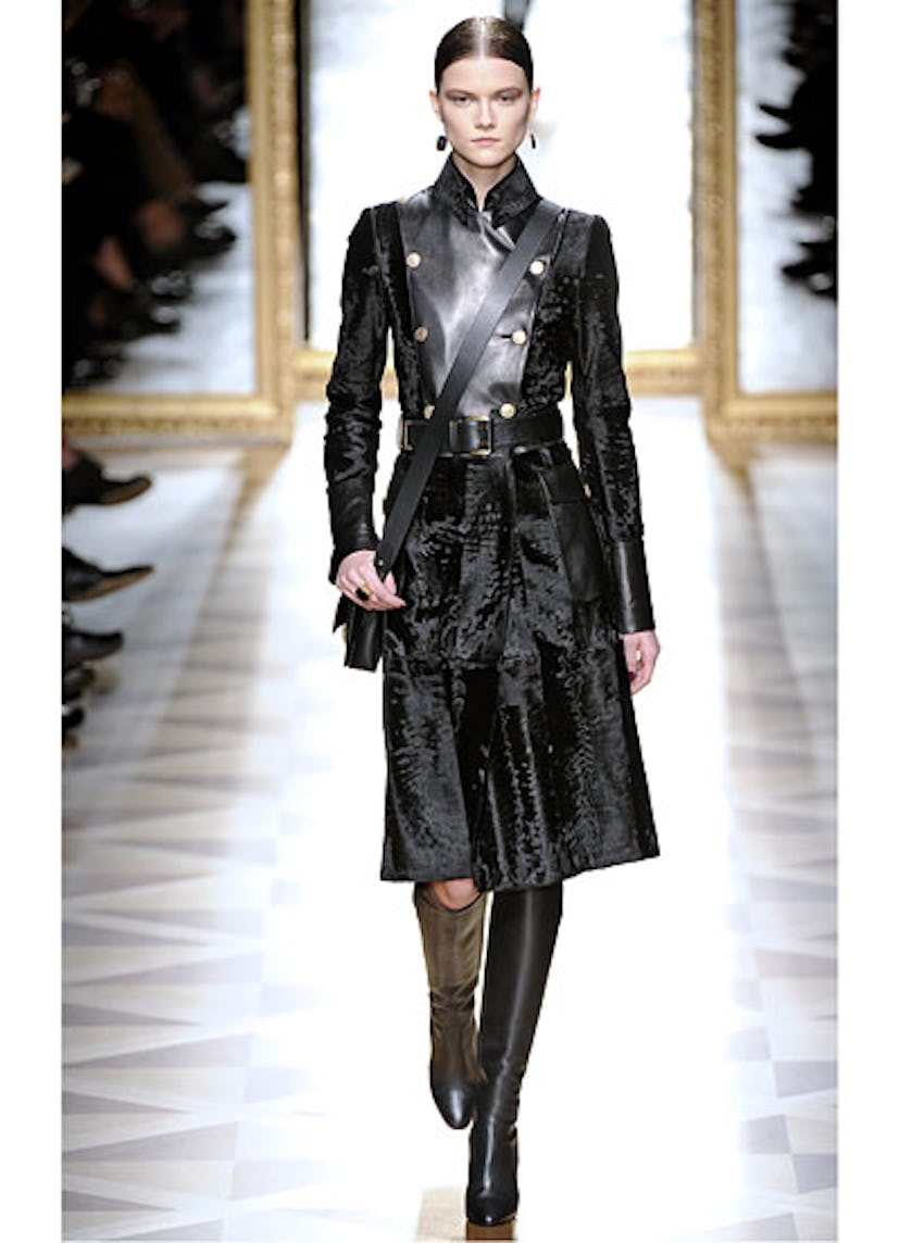 fass-salvatore-ferragamo-fall-2012-runway-01-v.jpg