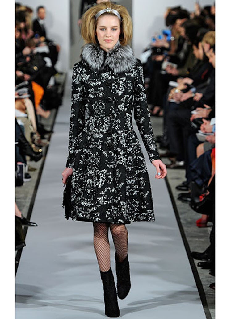 fass-oscar-de-la-renta-fall-2012-runway-03-v.jpg