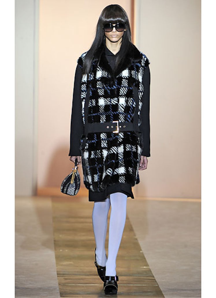 fass-marni-fall-2012-runway-22-v.jpg