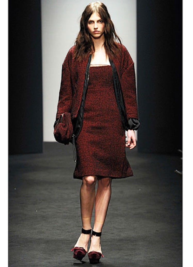 fass-no-21-fall-2012-runway-06-v.jpg