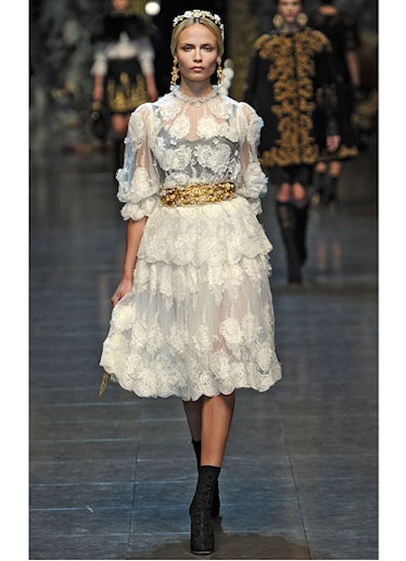 fass-dolce-and-gabbana-fall-2012-runway-08-v.jpg