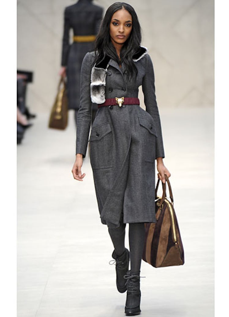 fass-burberry-fall-2012-runway-06-v.jpg