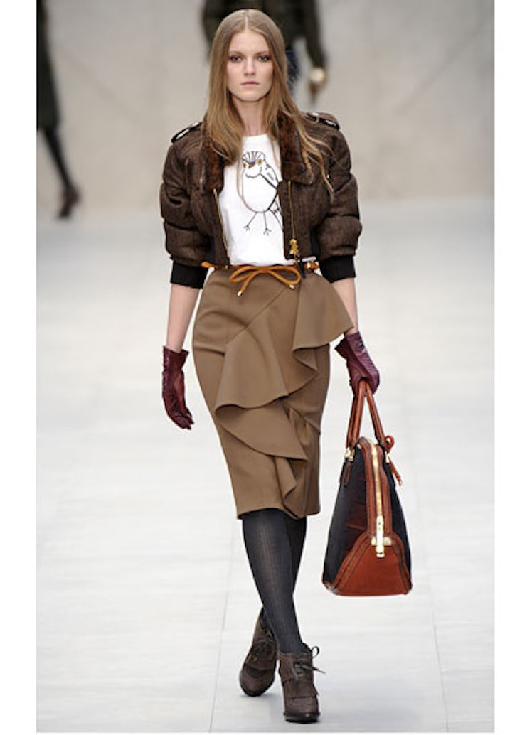 fass-burberry-fall-2012-runway-24-v.jpg