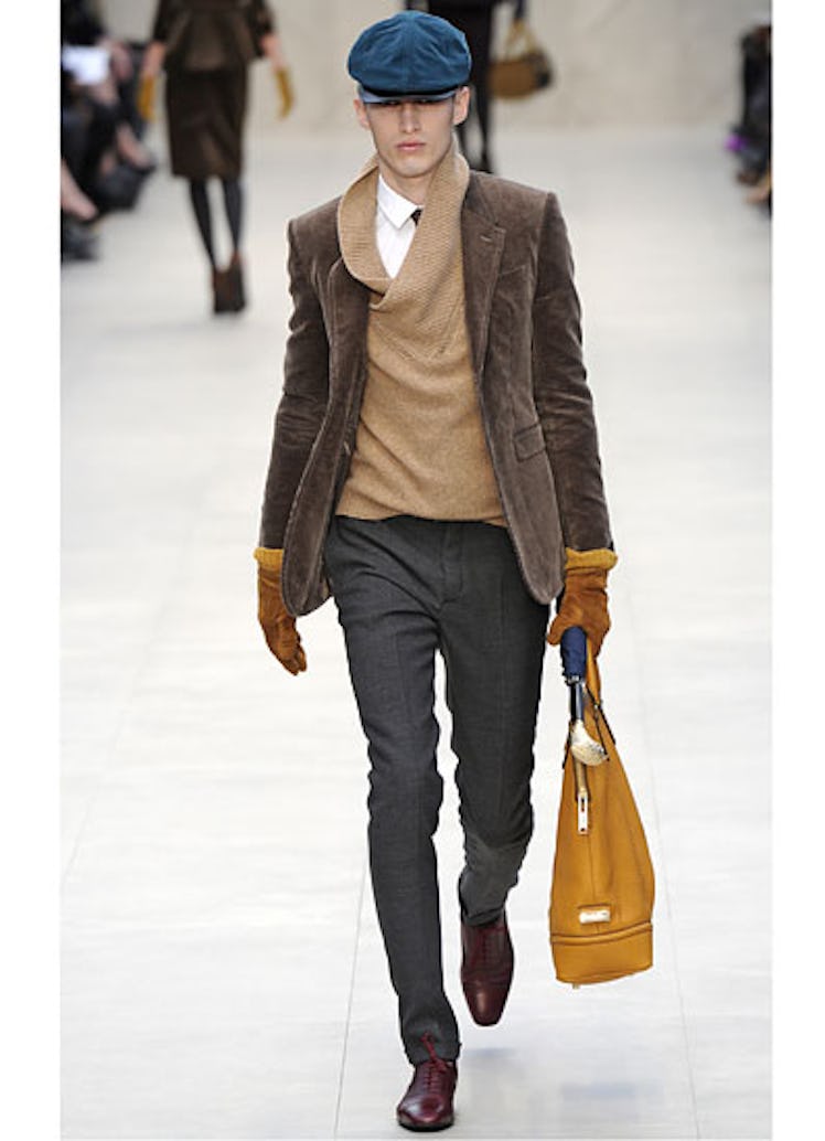 fass-burberry-fall-2012-runway-33-v.jpg