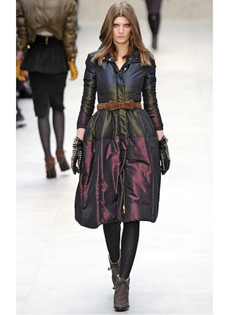 fass-burberry-fall-2012-runway-37-v.jpg