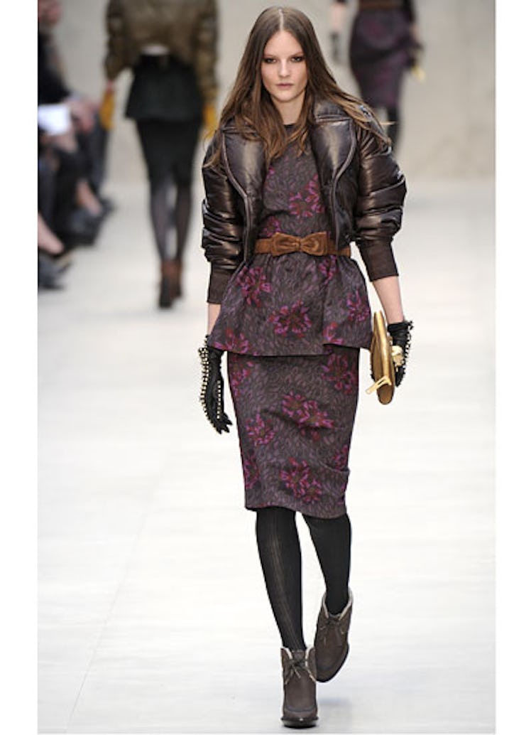 fass-burberry-fall-2012-runway-38-v.jpg