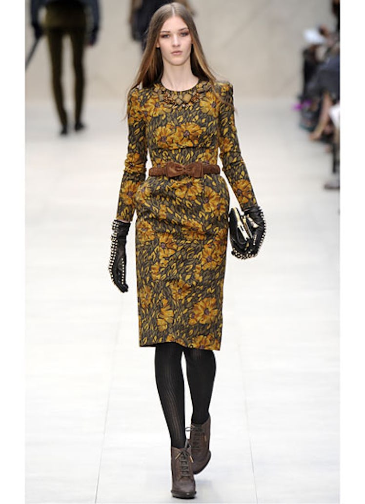 fass-burberry-fall-2012-runway-43-v.jpg