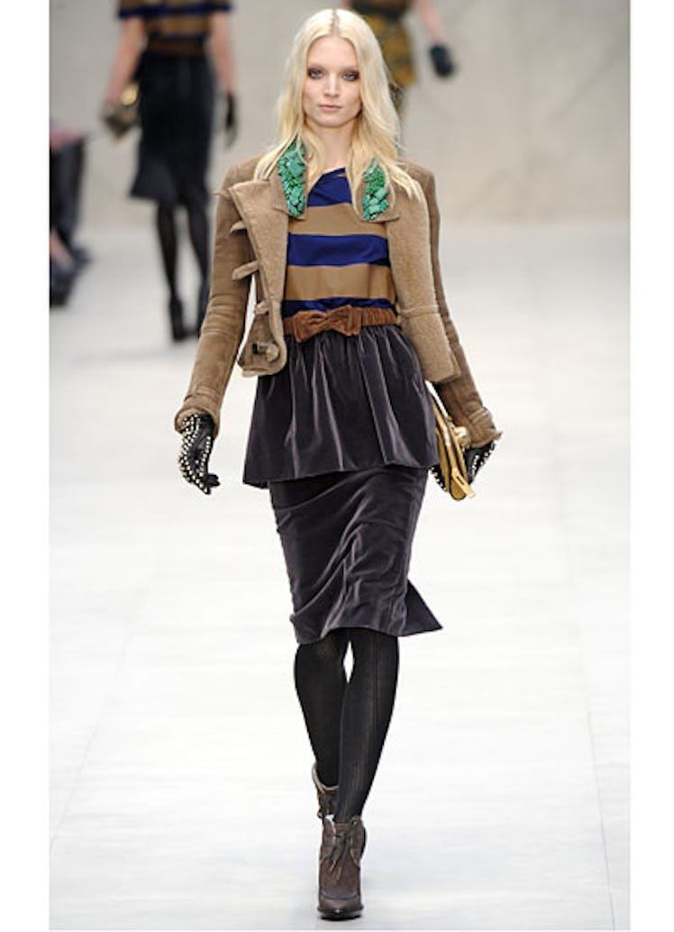 fass-burberry-fall-2012-runway-44-v.jpg