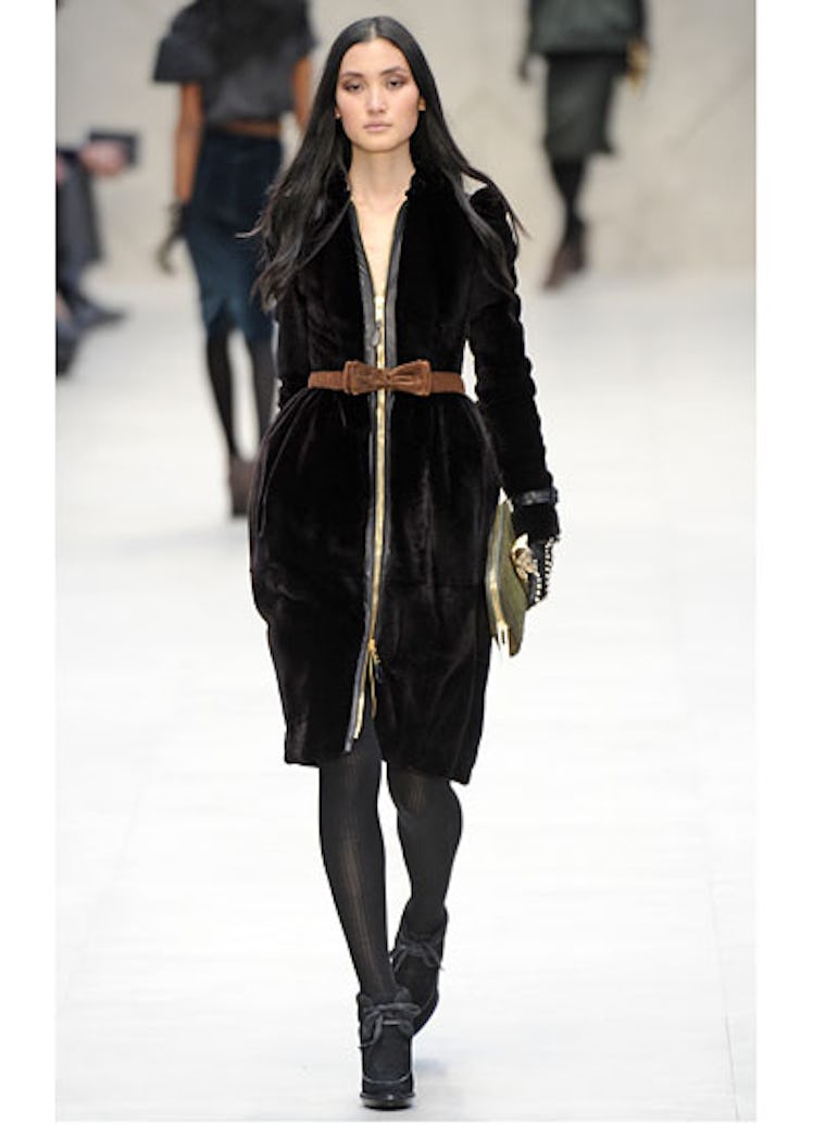 fass-burberry-fall-2012-runway-50-v.jpg