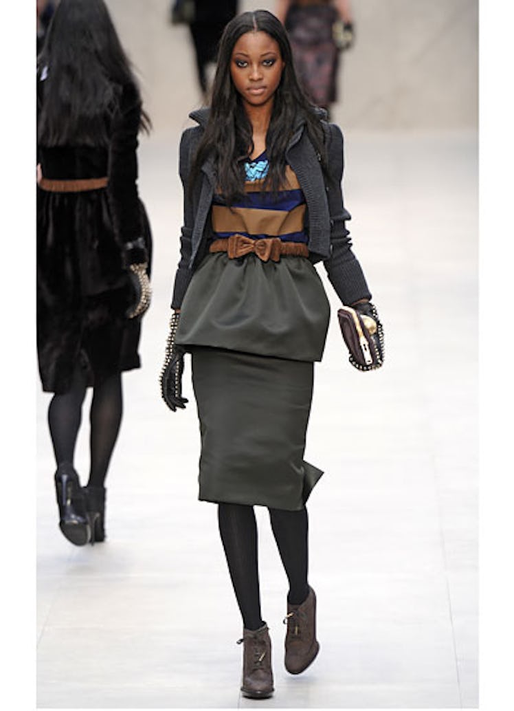 fass-burberry-fall-2012-runway-51-v.jpg