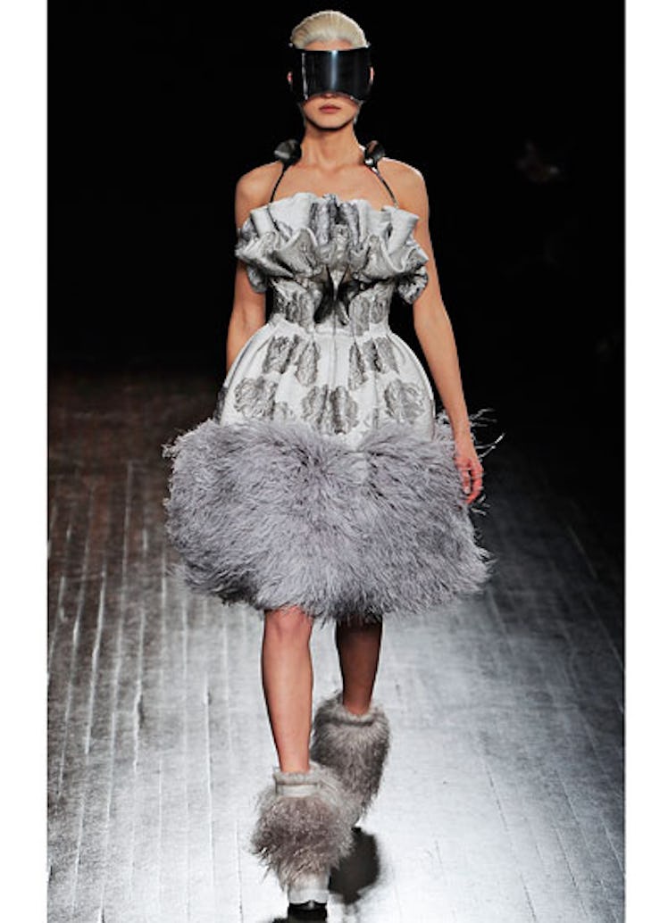 fass-alexander-mcqueen-fall-2012-runway-24-v.jpg