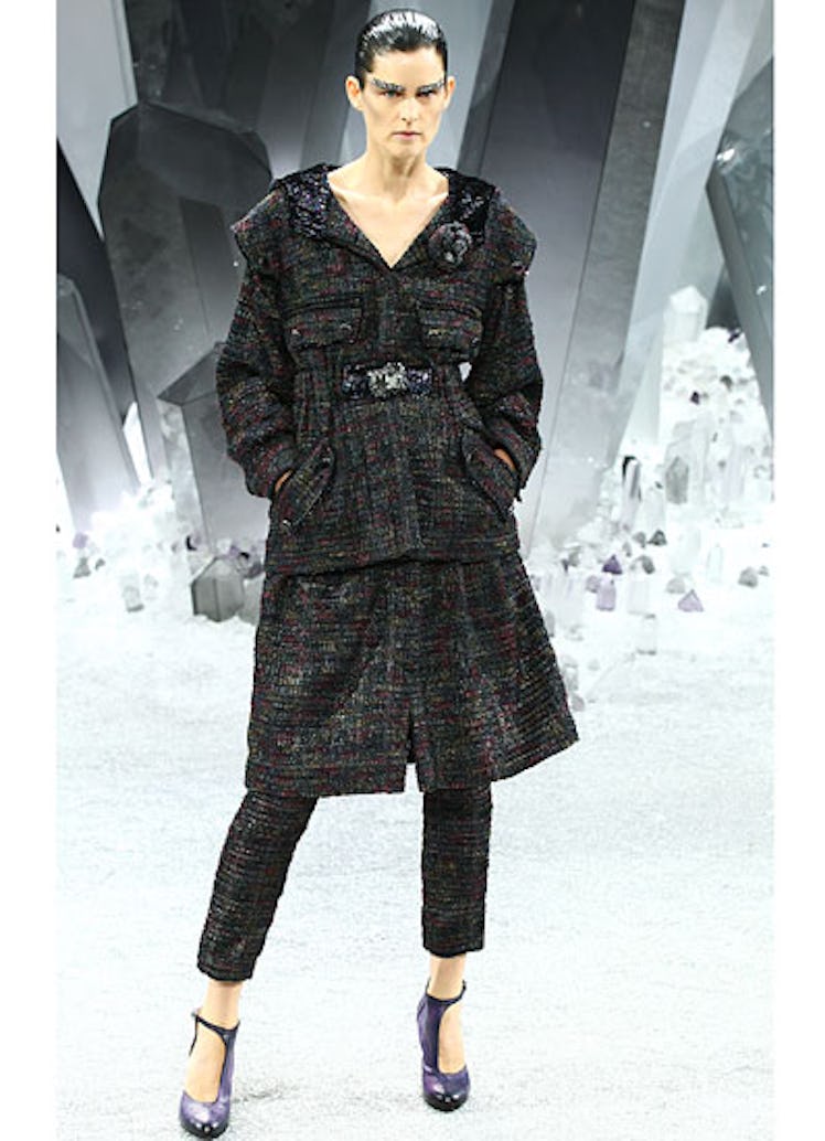 fass-chanel-fall-2012-runway-02-v.jpg