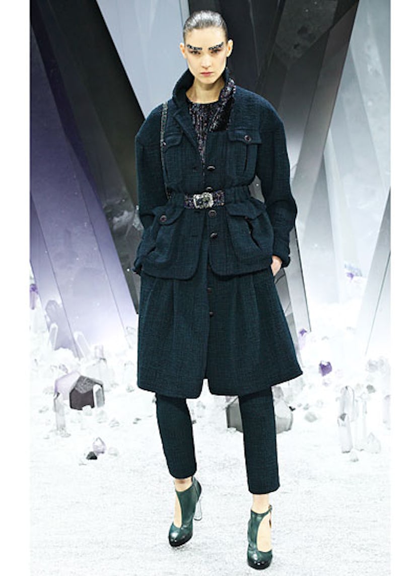 fass-chanel-fall-2012-runway-01-v.jpg