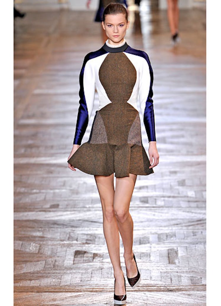 fass-stella-mccartney-fall-2012-runway-36-v.jpg