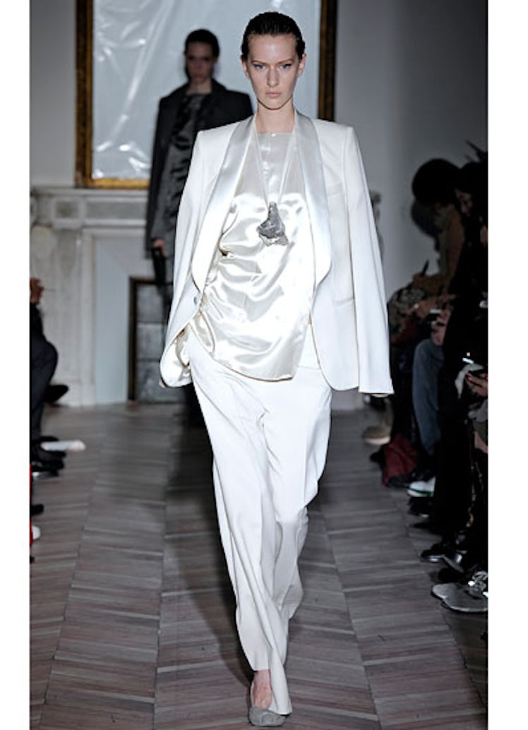 fass-maison-martin-margiela-fall-2012-runway-02-v.jpg