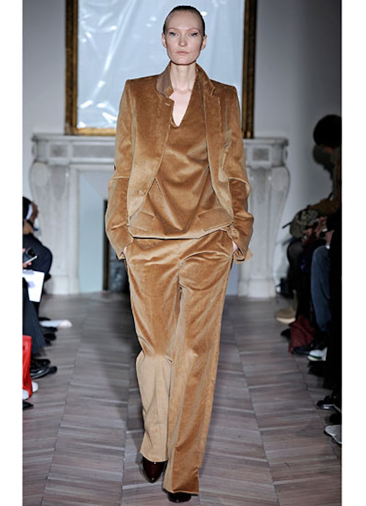 fass-maison-martin-margiela-fall-2012-runway-16-v.jpg