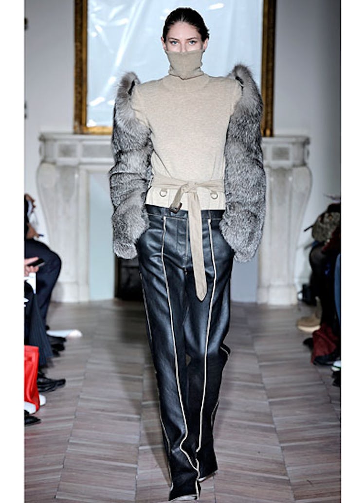 fass-maison-martin-margiela-fall-2012-runway-22-v.jpg