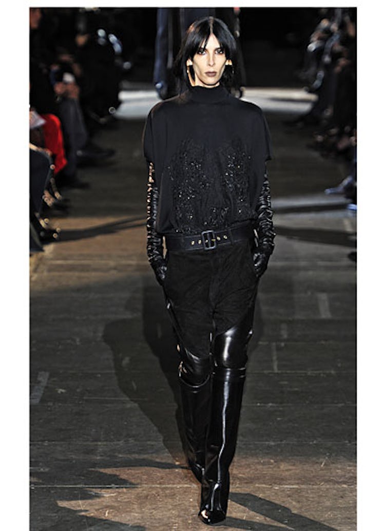 fass-givenchy-fall-2012-runway-36-v.jpg