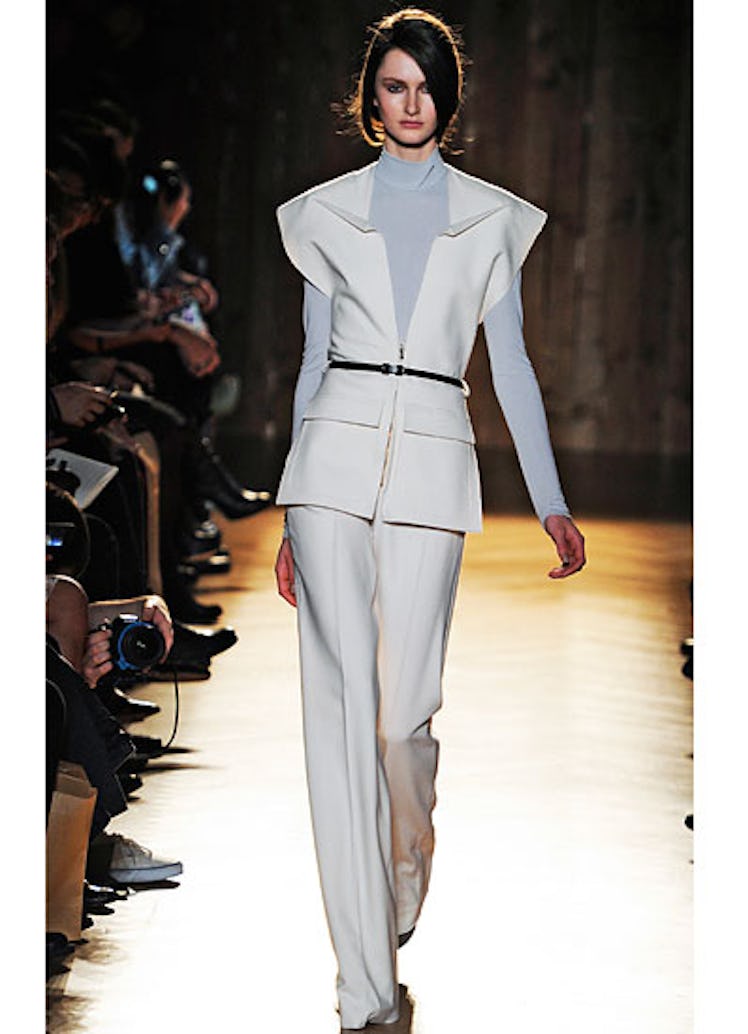 fass-roland-mouret-fall-2012-runway-08-v.jpg