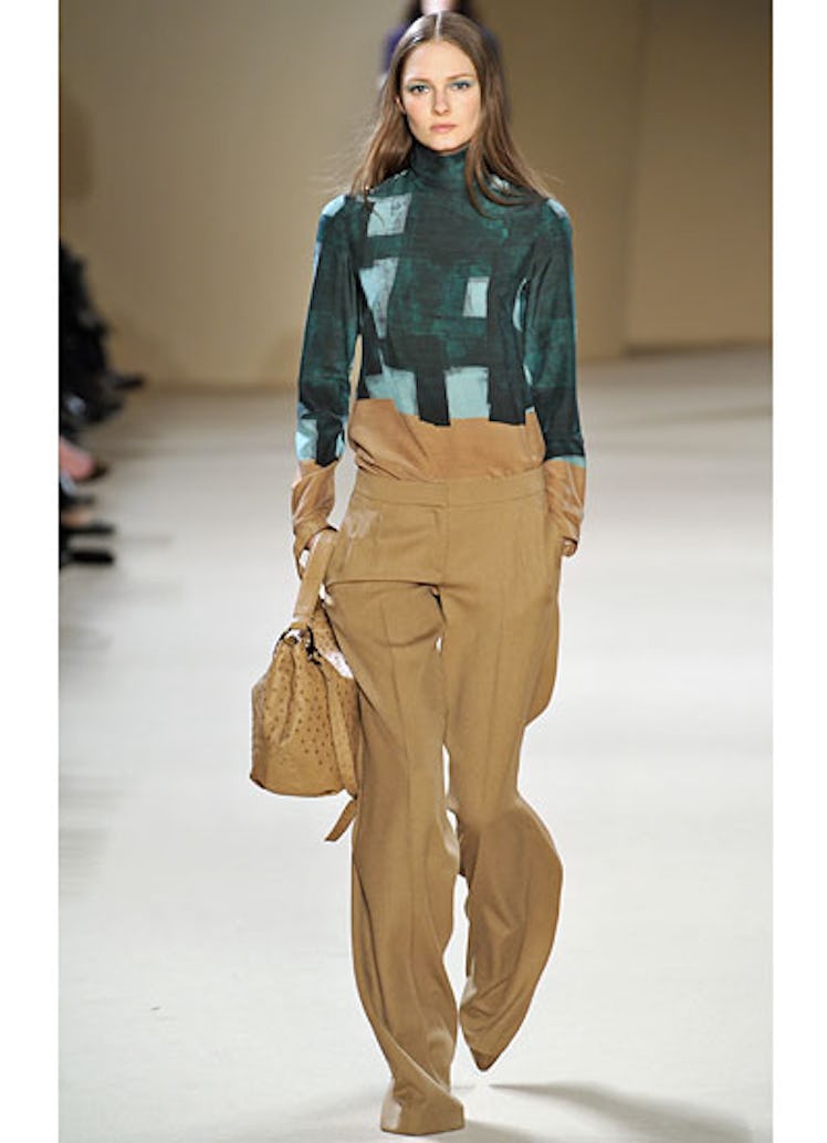 fass-akris-fall-2012-runway-03-v.jpg