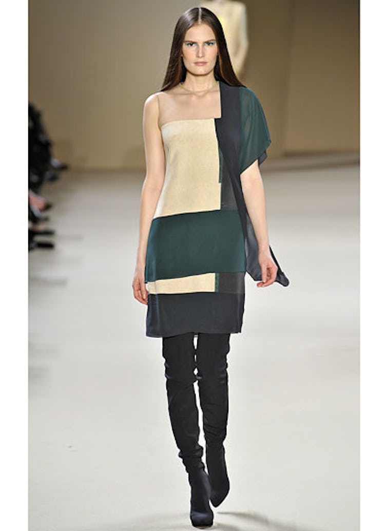 fass-akris-fall-2012-runway-07-v.jpg