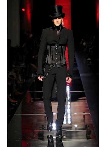 fass-jean-paul-gaultier-couture-2012-runway-11-v.jpg
