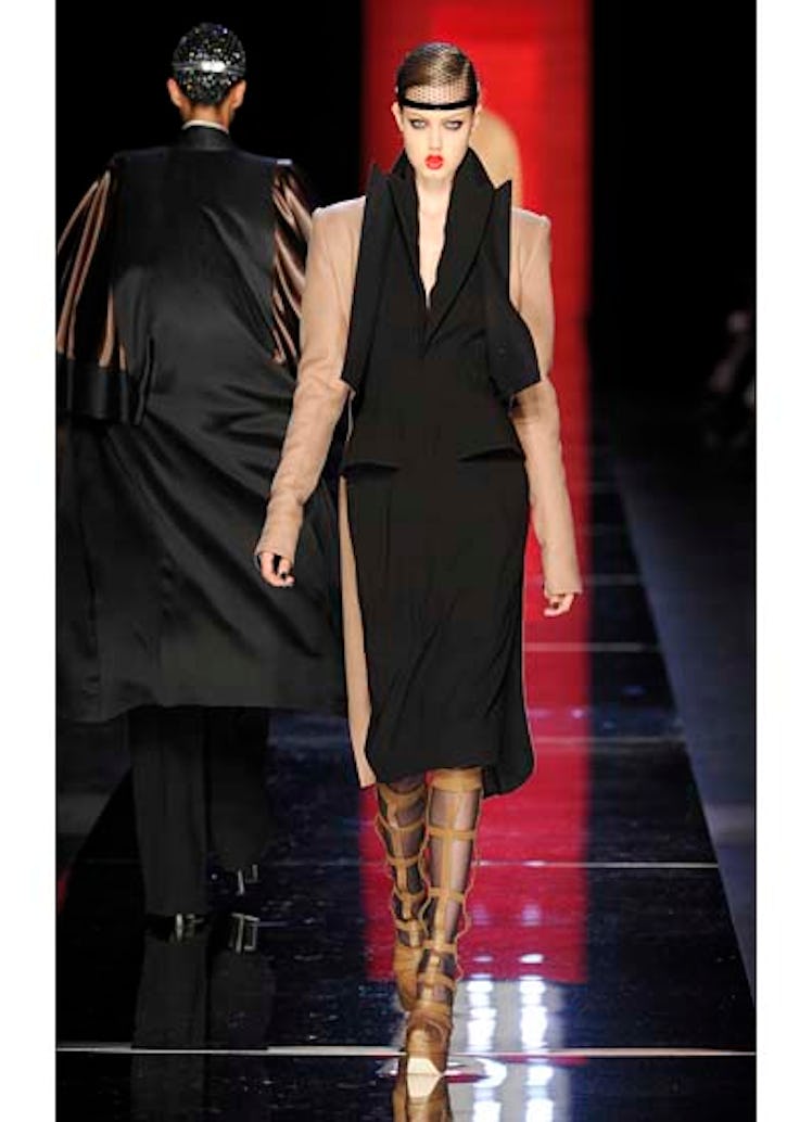 fass-jean-paul-gaultier-couture-2012-runway-18-v.jpg